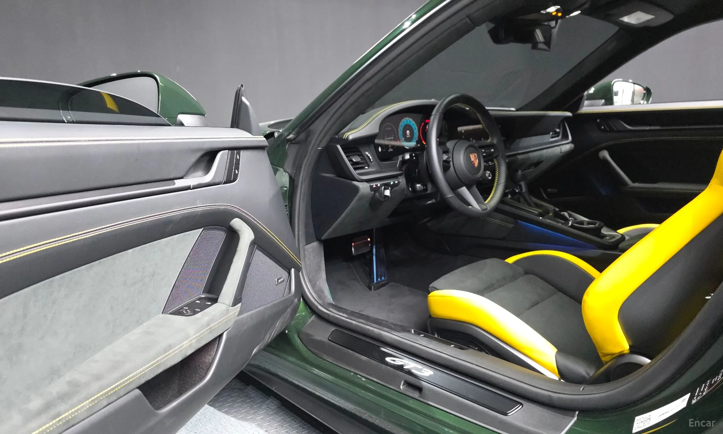 Porsche 911 (992) превью 10