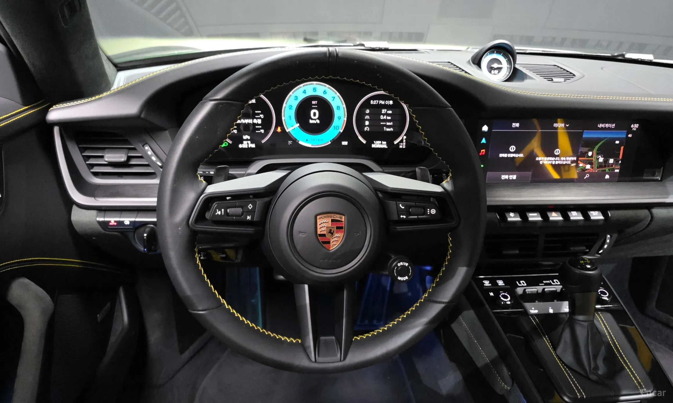 Porsche 911 (992) превью 13