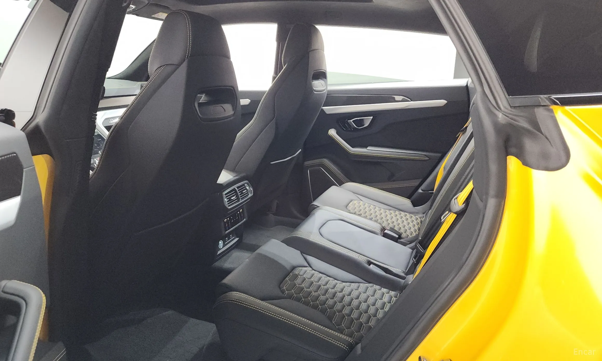 Lamborghini Urus превью 19