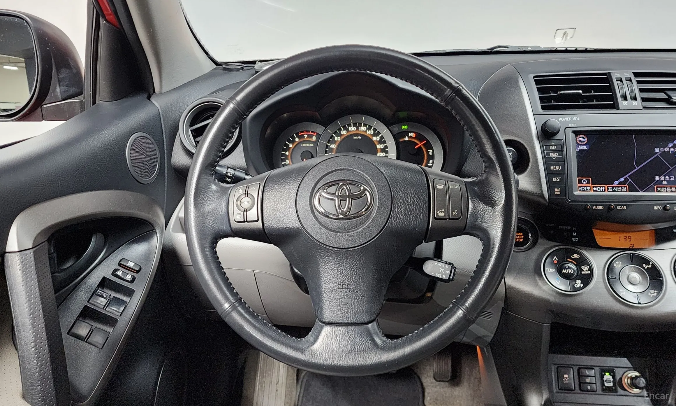 Toyota RAV4 превью 13