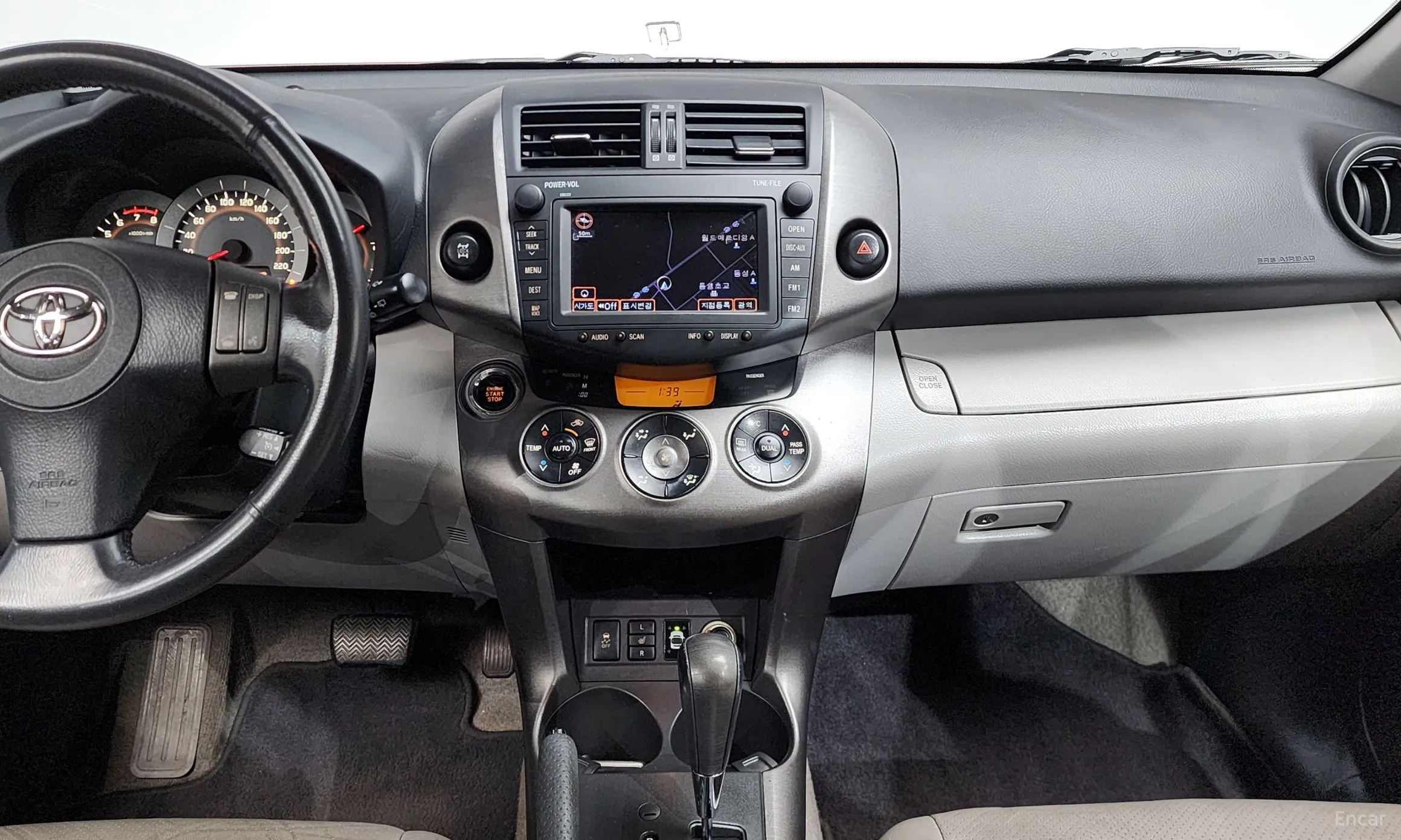 Toyota RAV4 превью 14