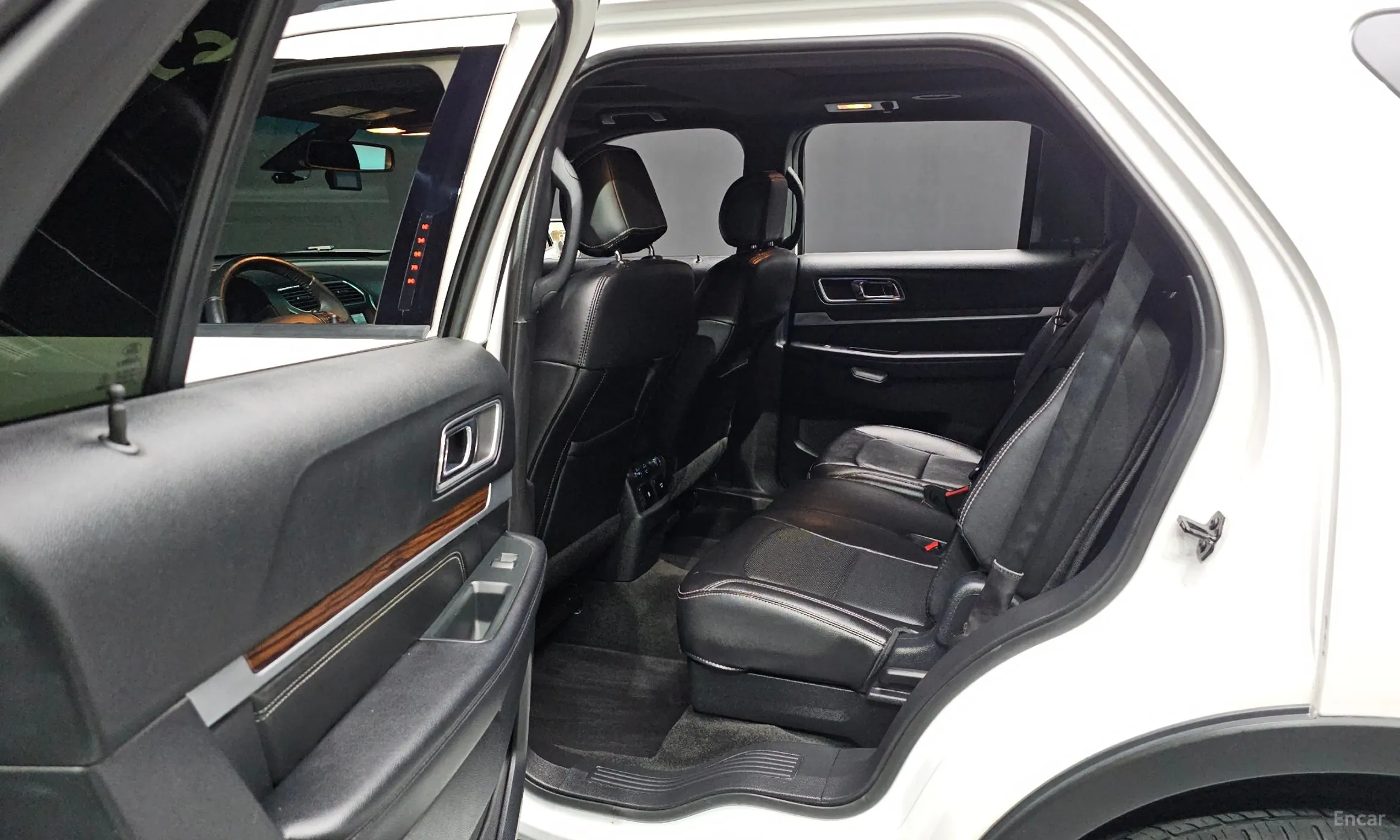 Ford Explorer превью 19