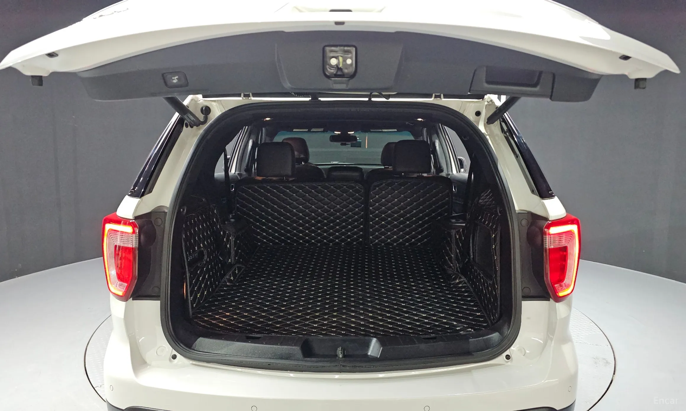 Ford Explorer превью 20