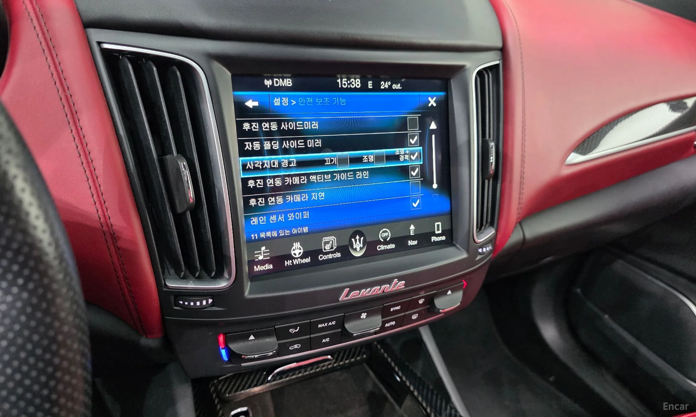 Maserati Levante превью 15