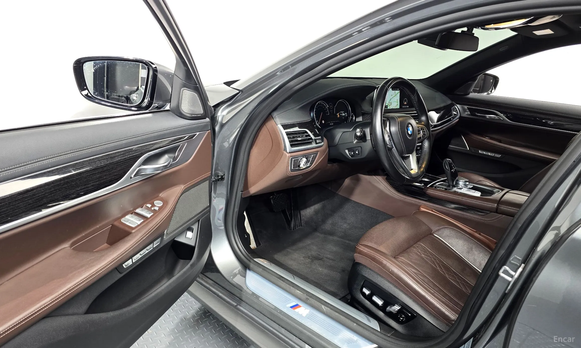 BMW 7 Series (G11) превью 10