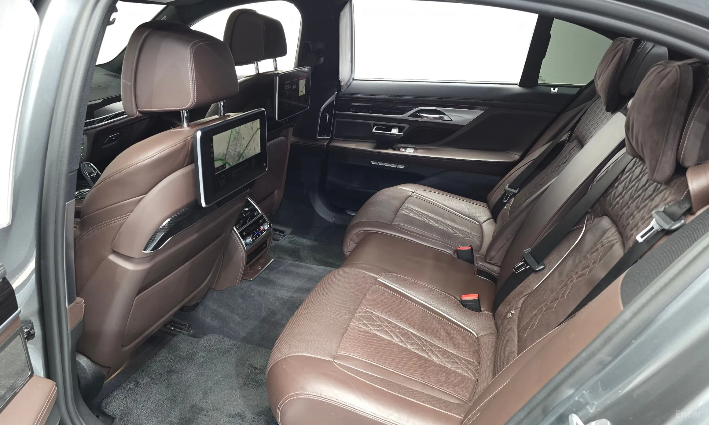 BMW 7 Series (G11) превью 11