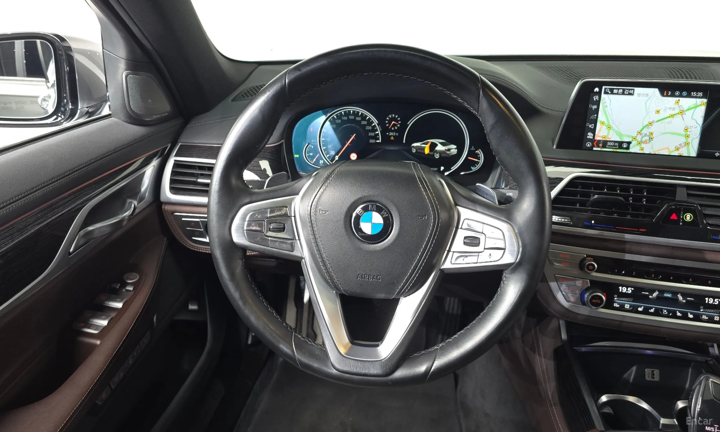 BMW 7 Series (G11) превью 15