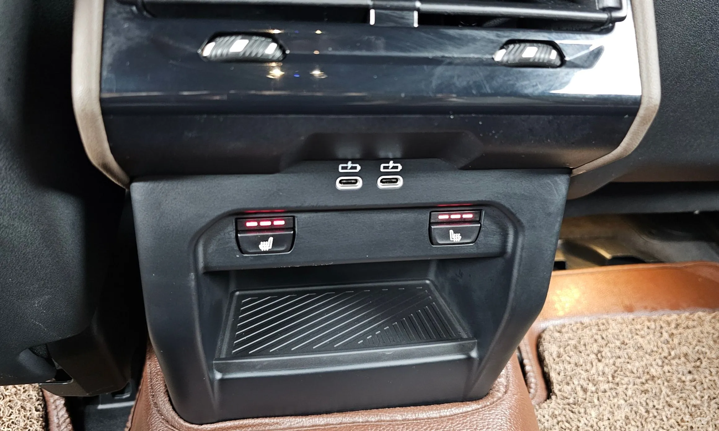 BMW 5 Series (G60) превью 19