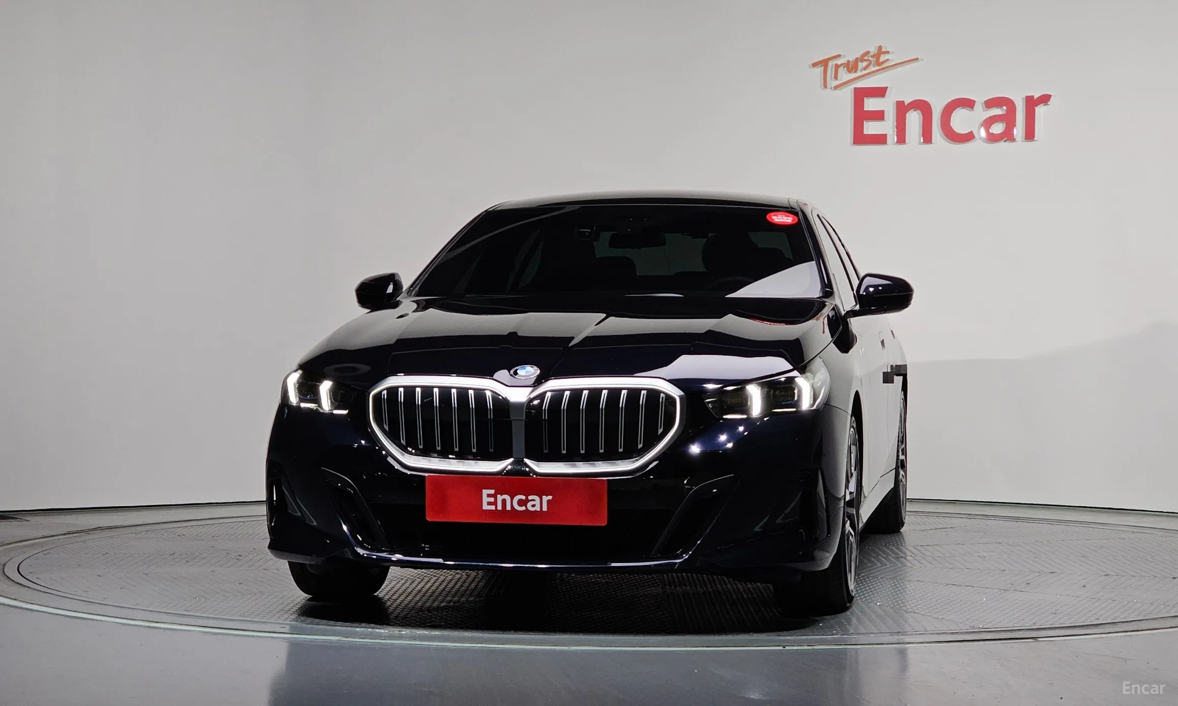 BMW 5 Series (G60) превью 3