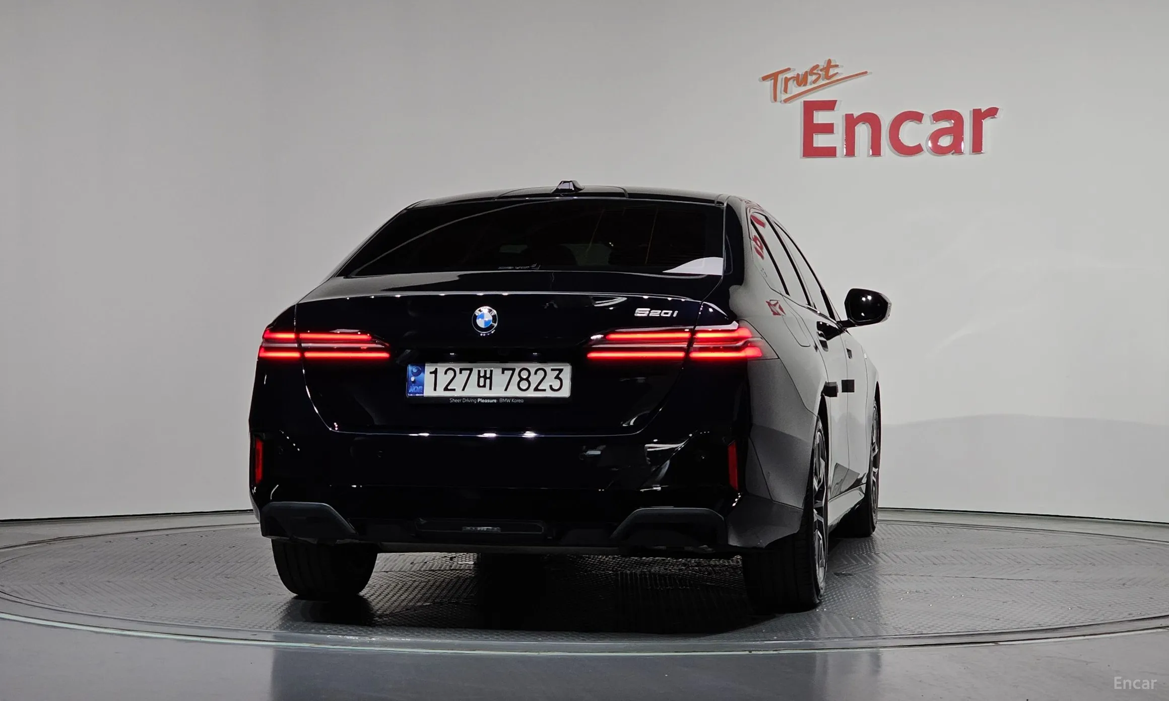 BMW 5 Series (G60) превью 4