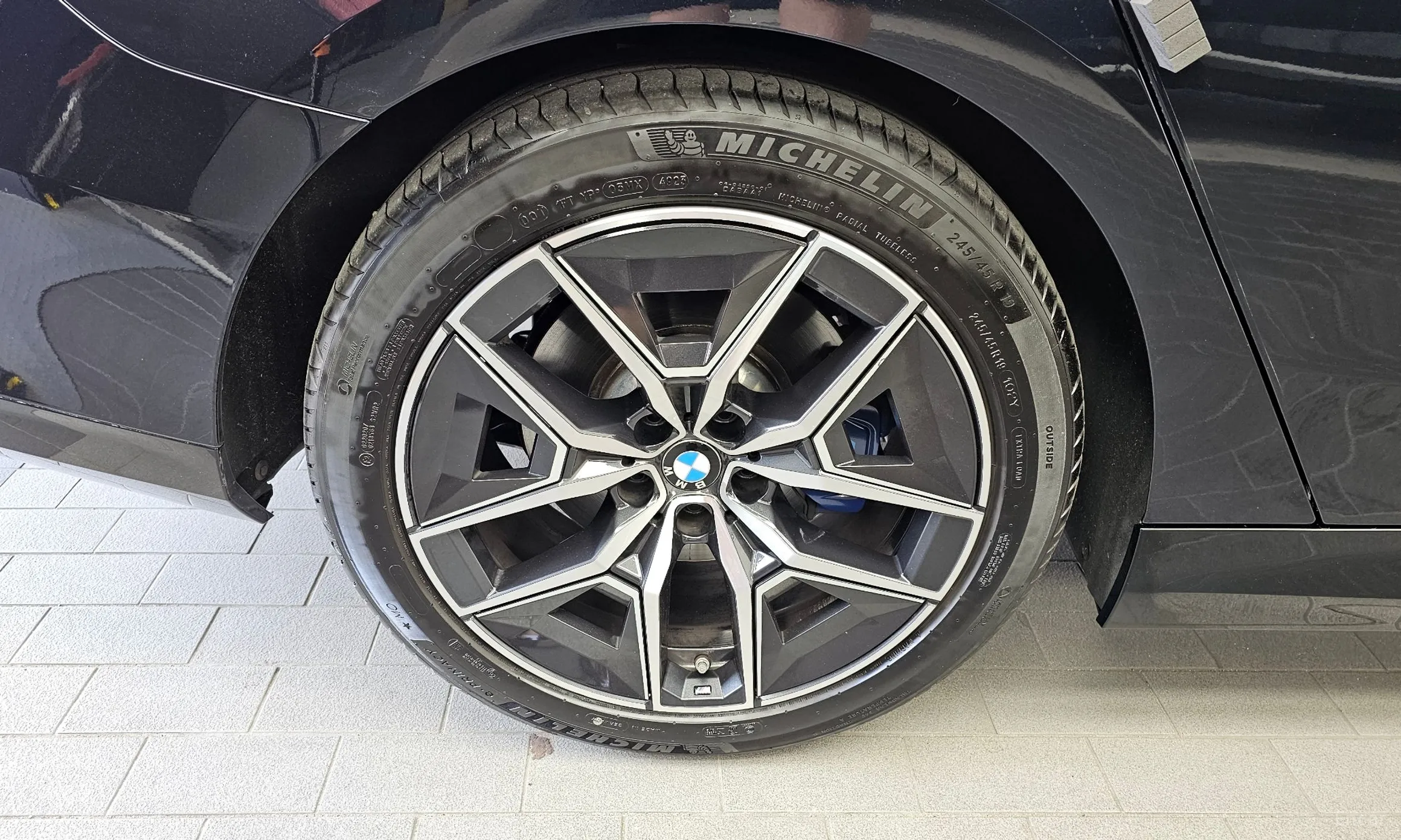 BMW 5 Series (G60) превью 5