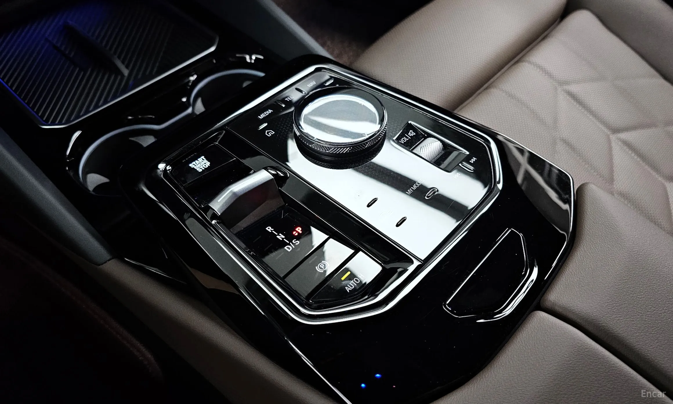 BMW 5 Series (G60) превью 9