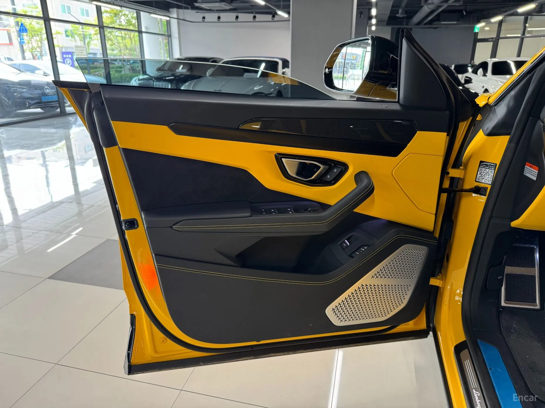 Lamborghini Urus превью 12