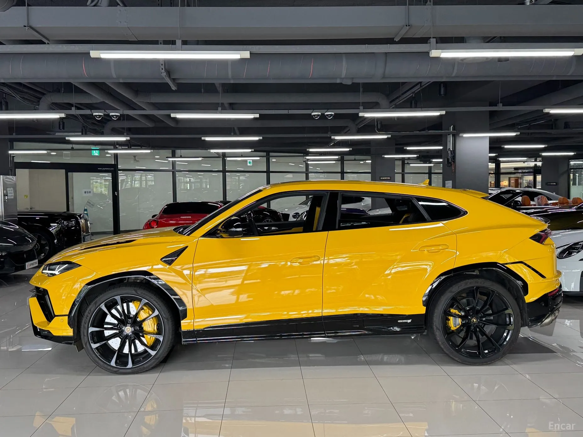 Lamborghini Urus превью 3