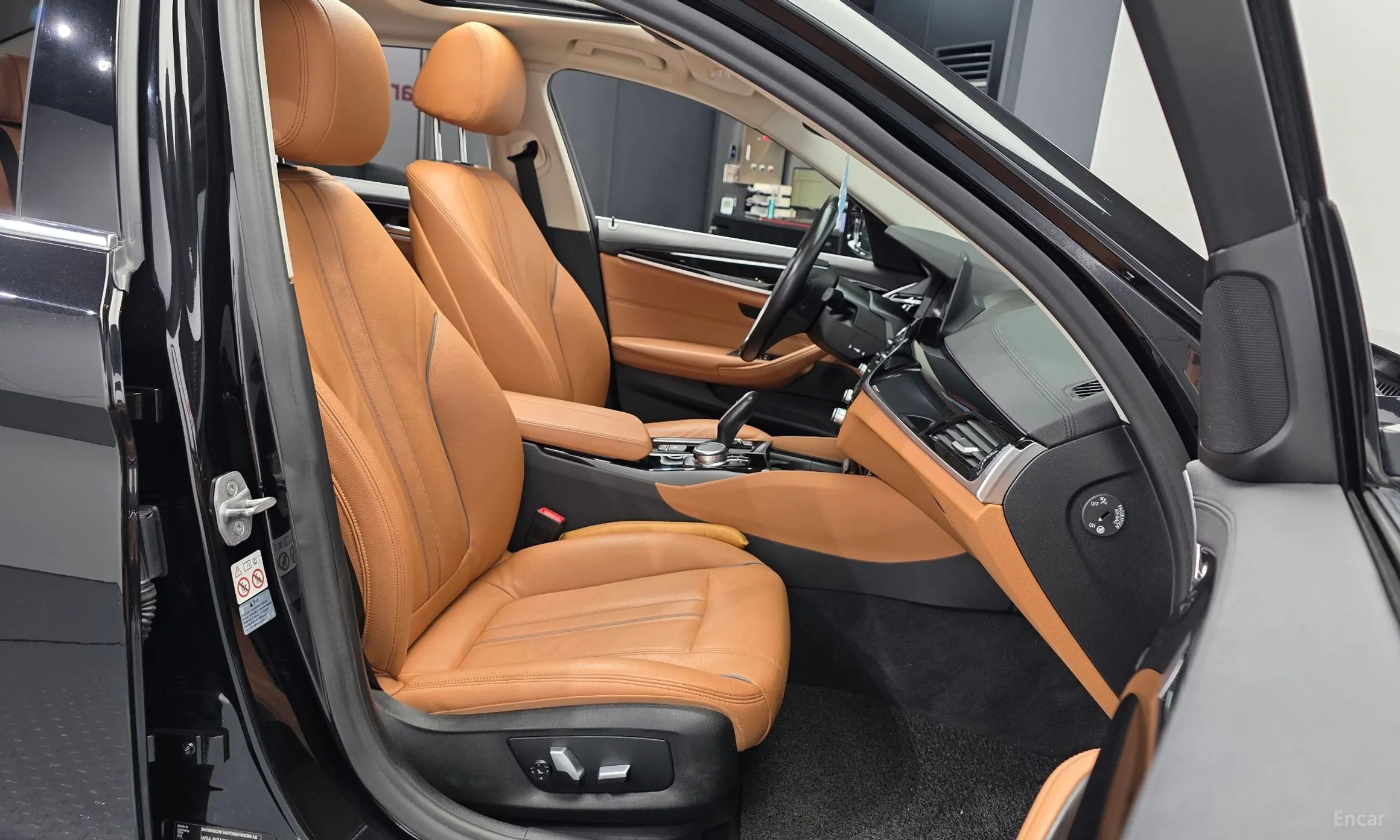 BMW 5 Series (G30) превью 11