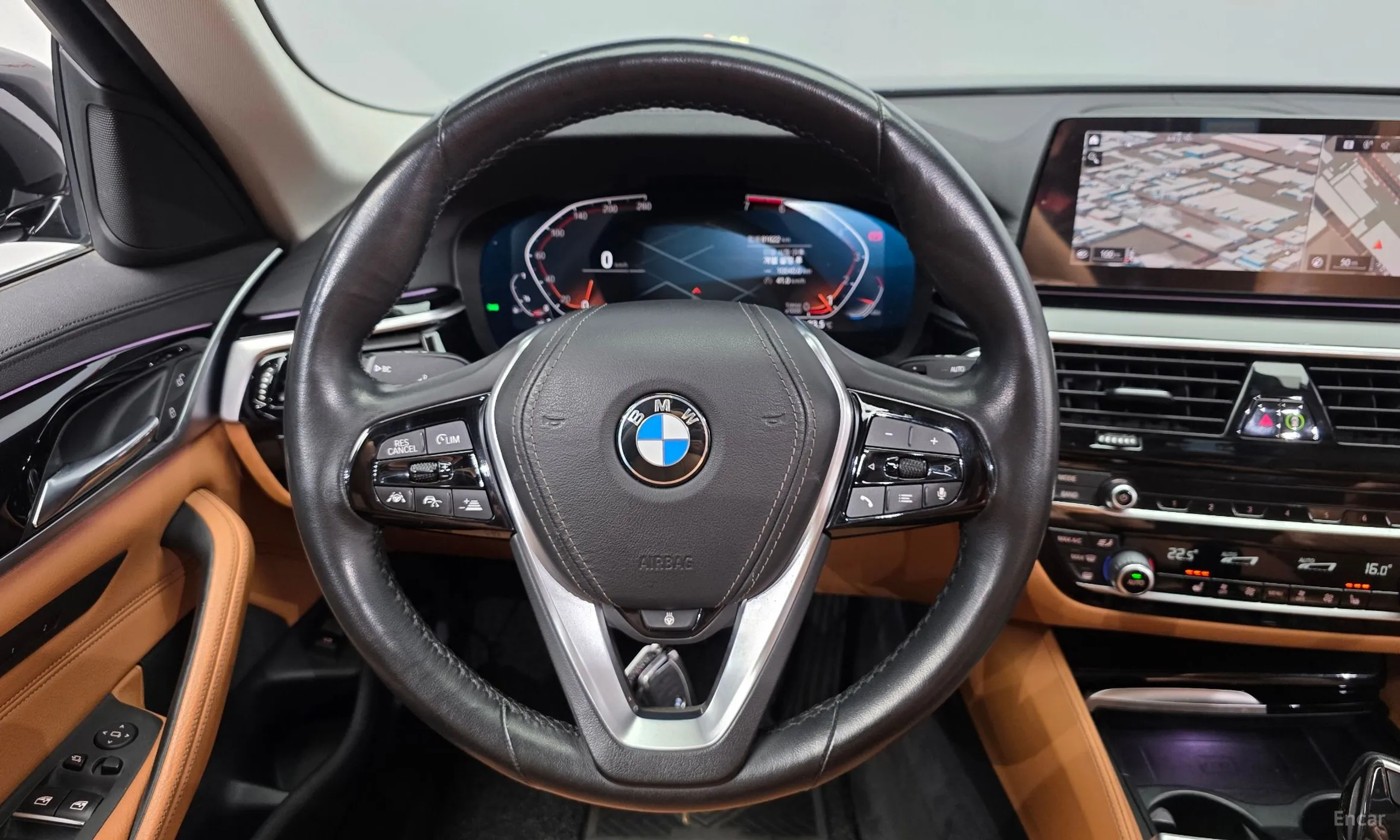 BMW 5 Series (G30) превью 13