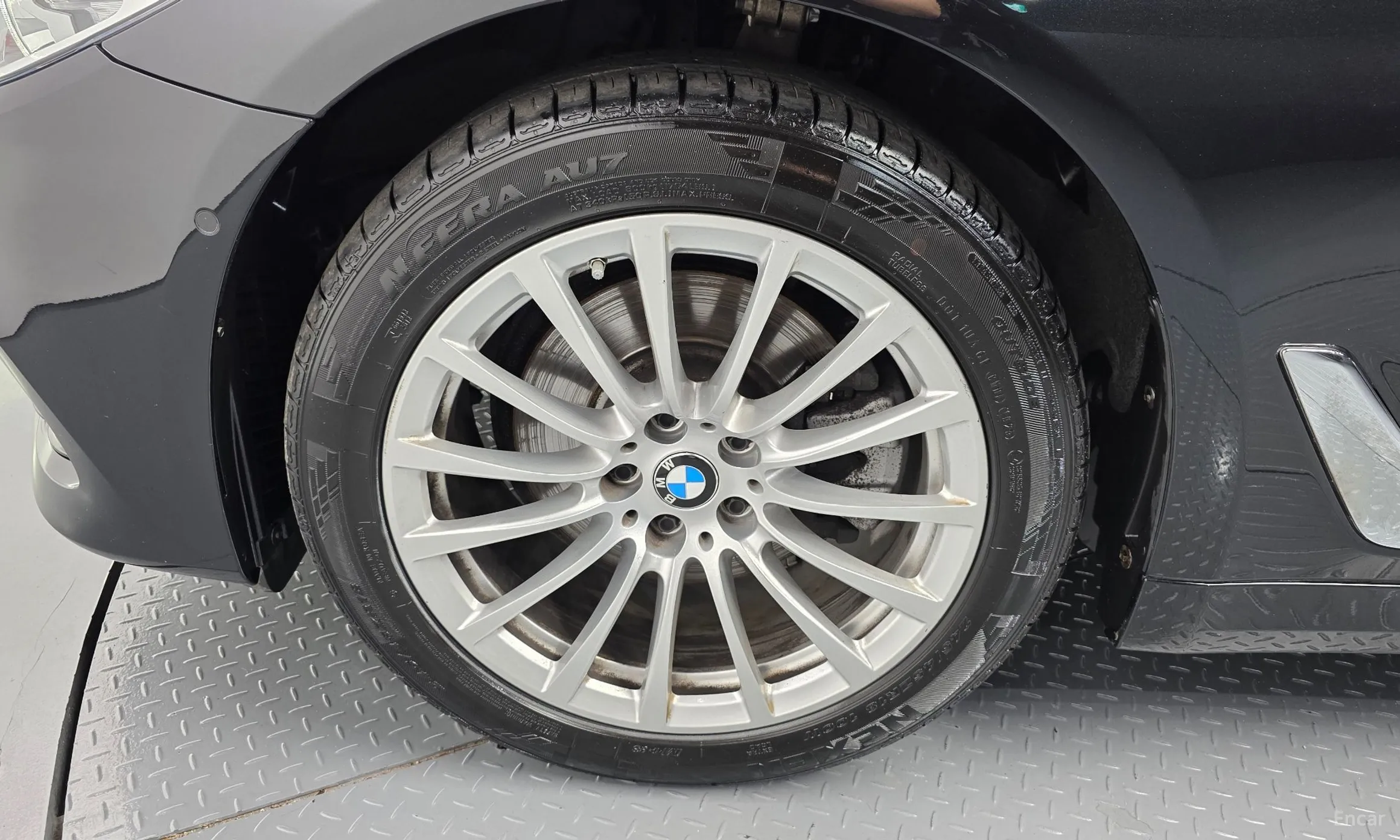 BMW 5 Series (G30) превью 5
