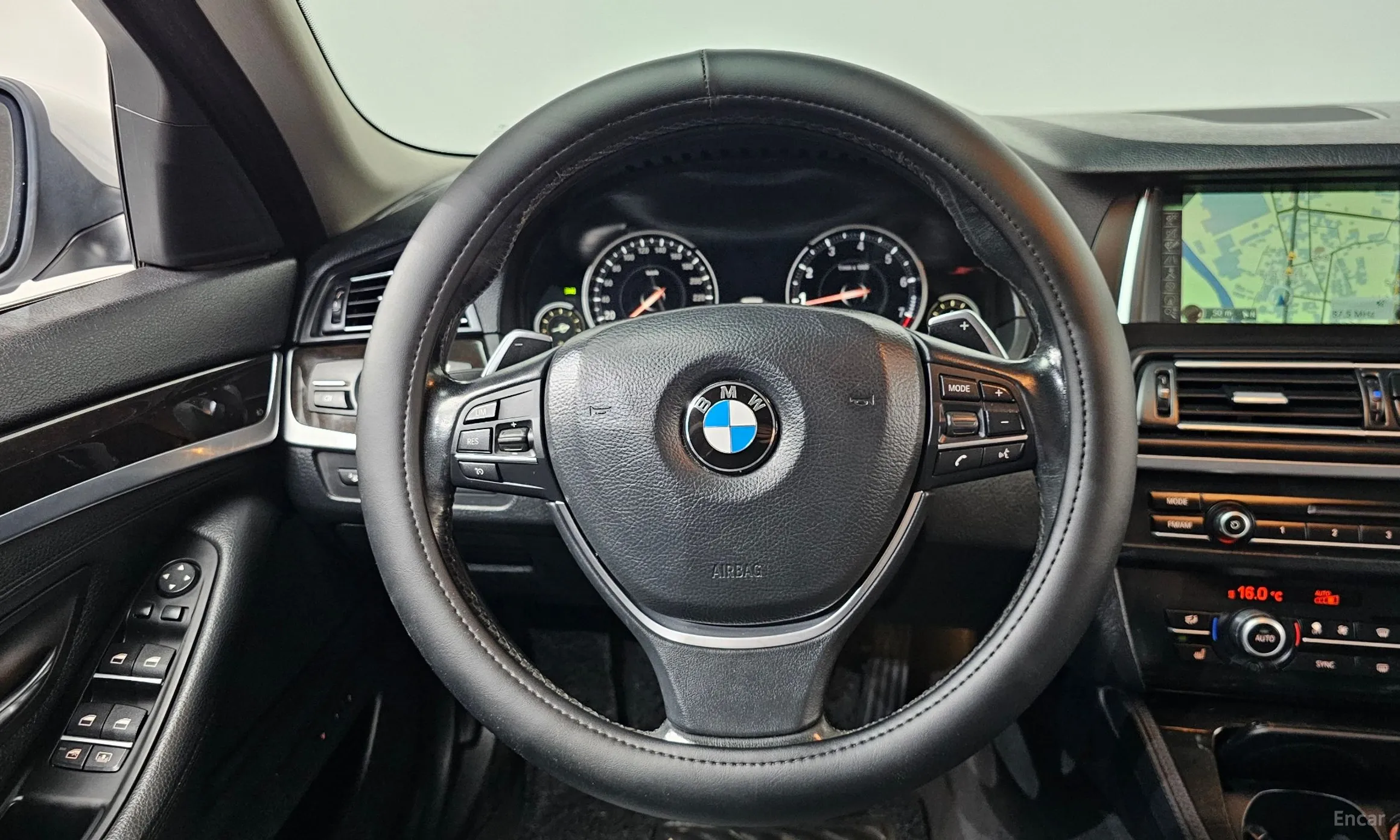 BMW 5 Series (F10) превью 12