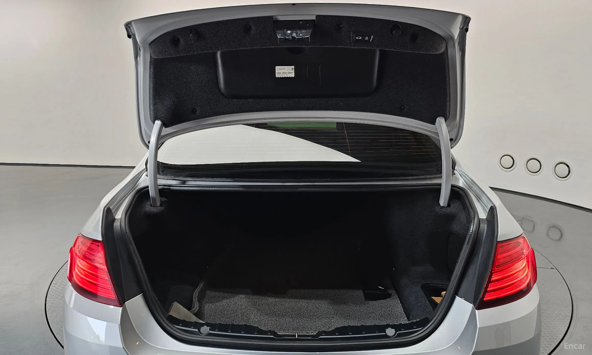 BMW 5 Series (F10) превью 20