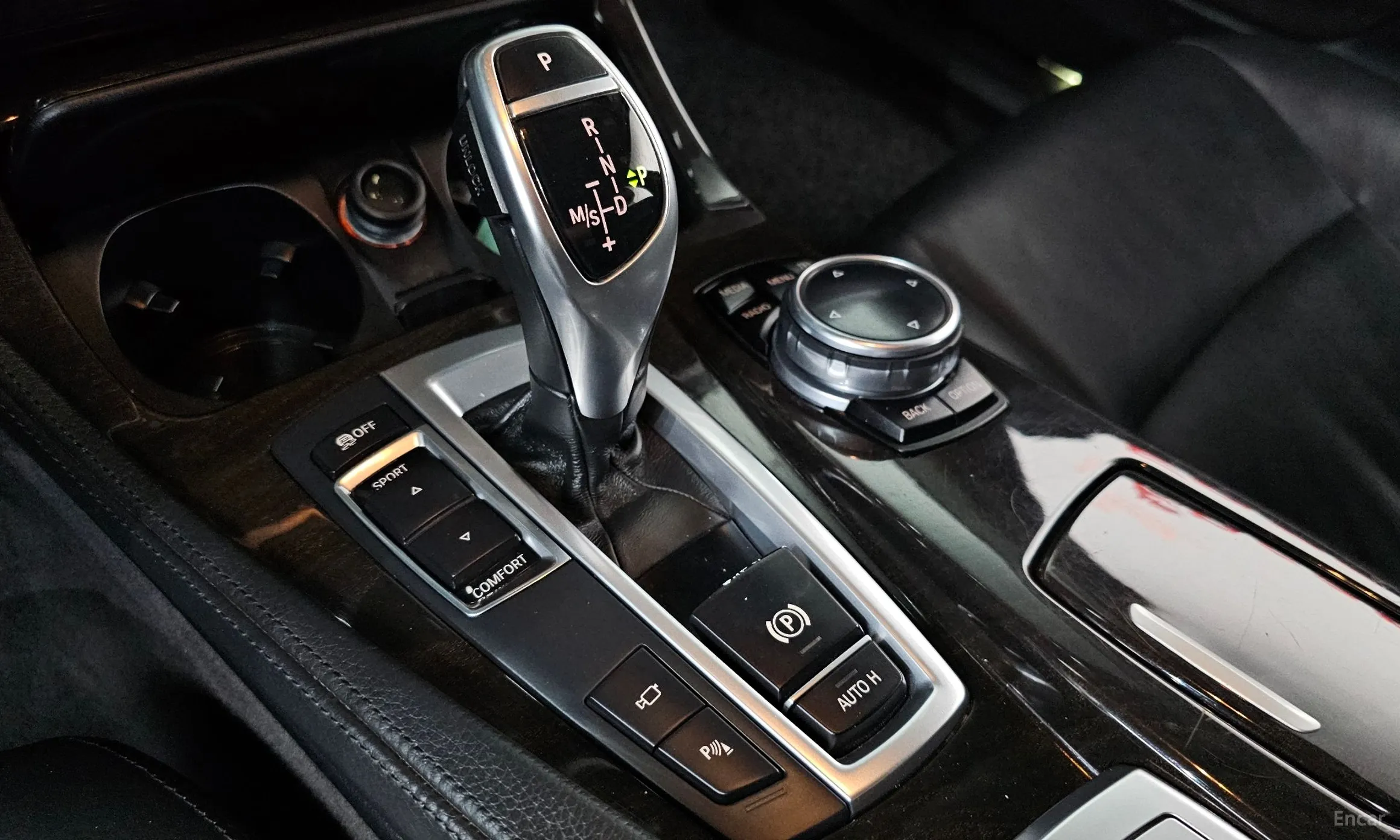 BMW 5 Series (F10) превью 9