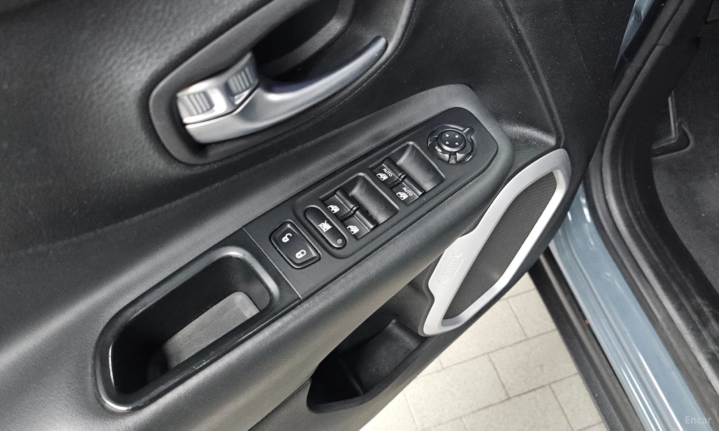 Jeep Renegade превью 14