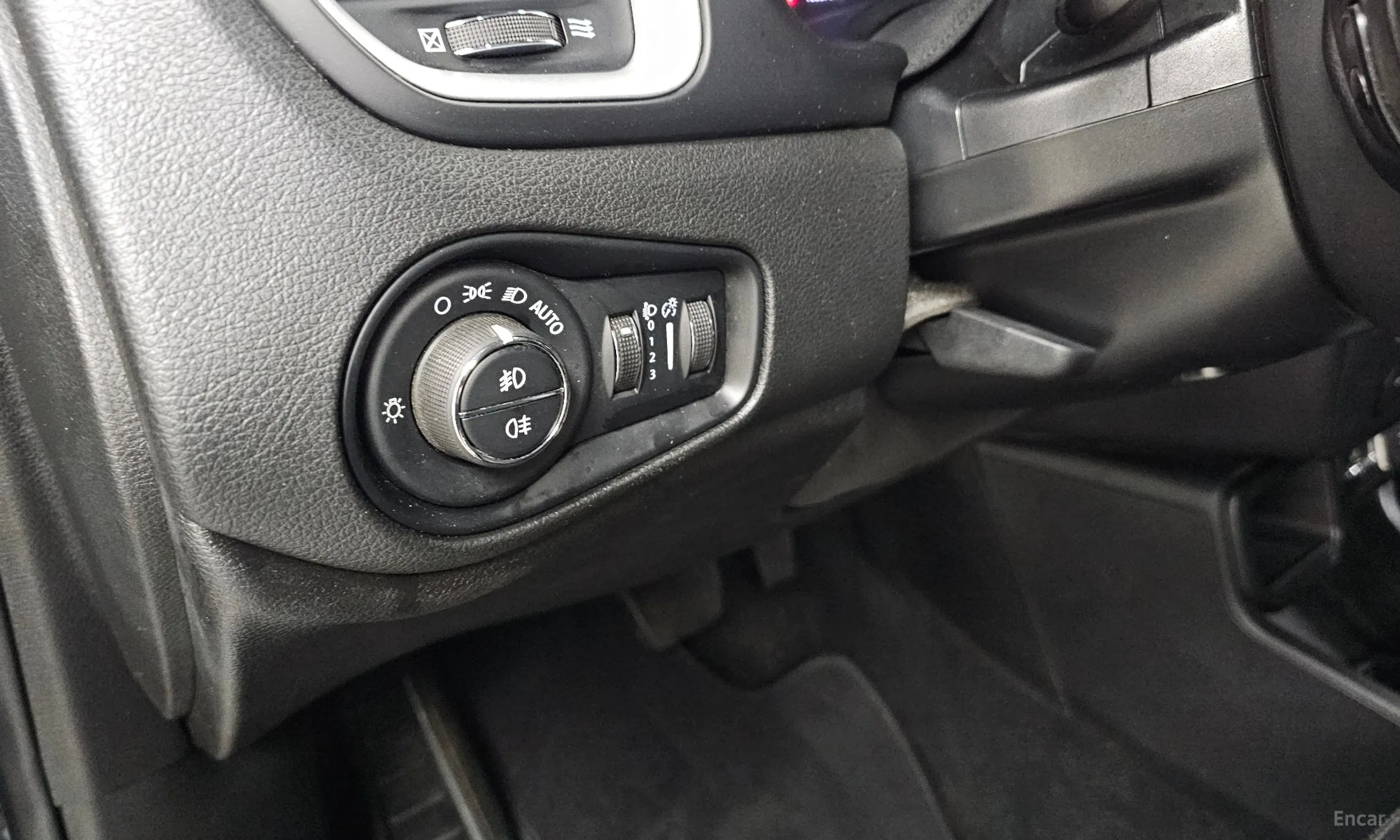Jeep Renegade превью 15