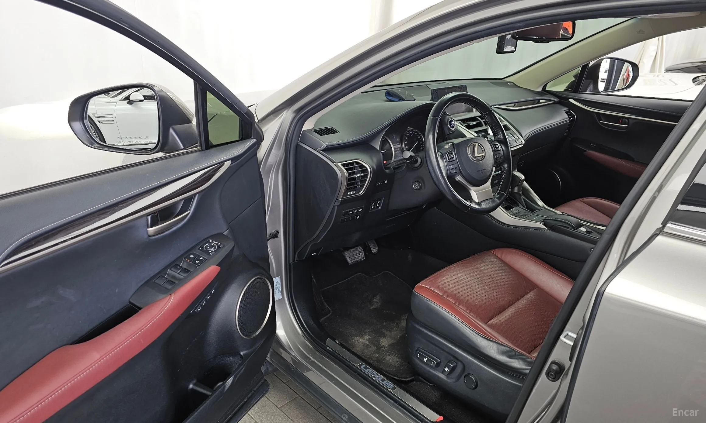 Lexus NX300h превью 10
