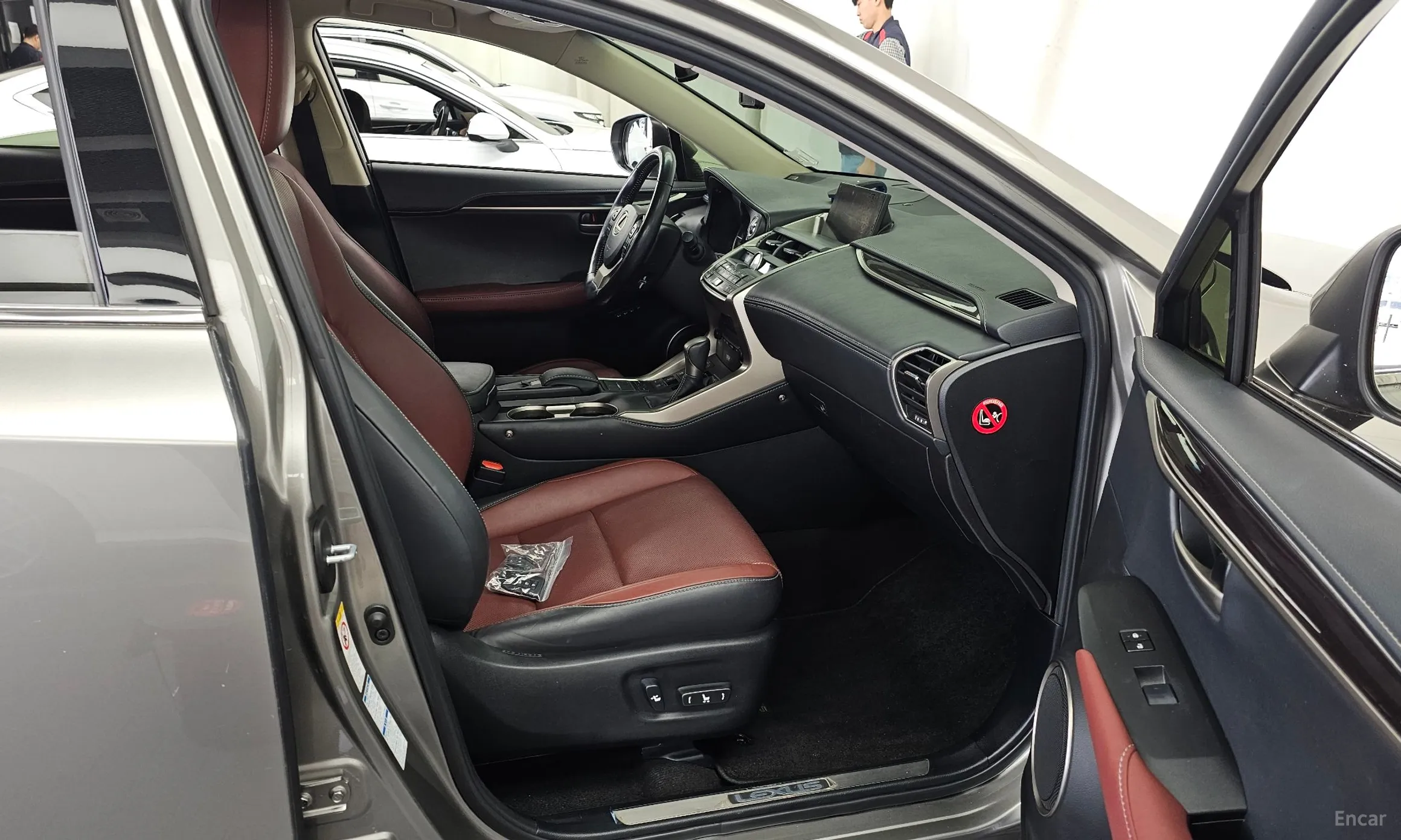 Lexus NX300h превью 11