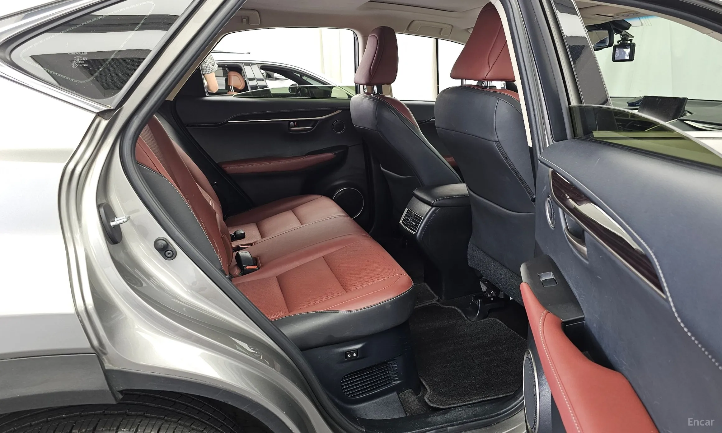Lexus NX300h превью 12
