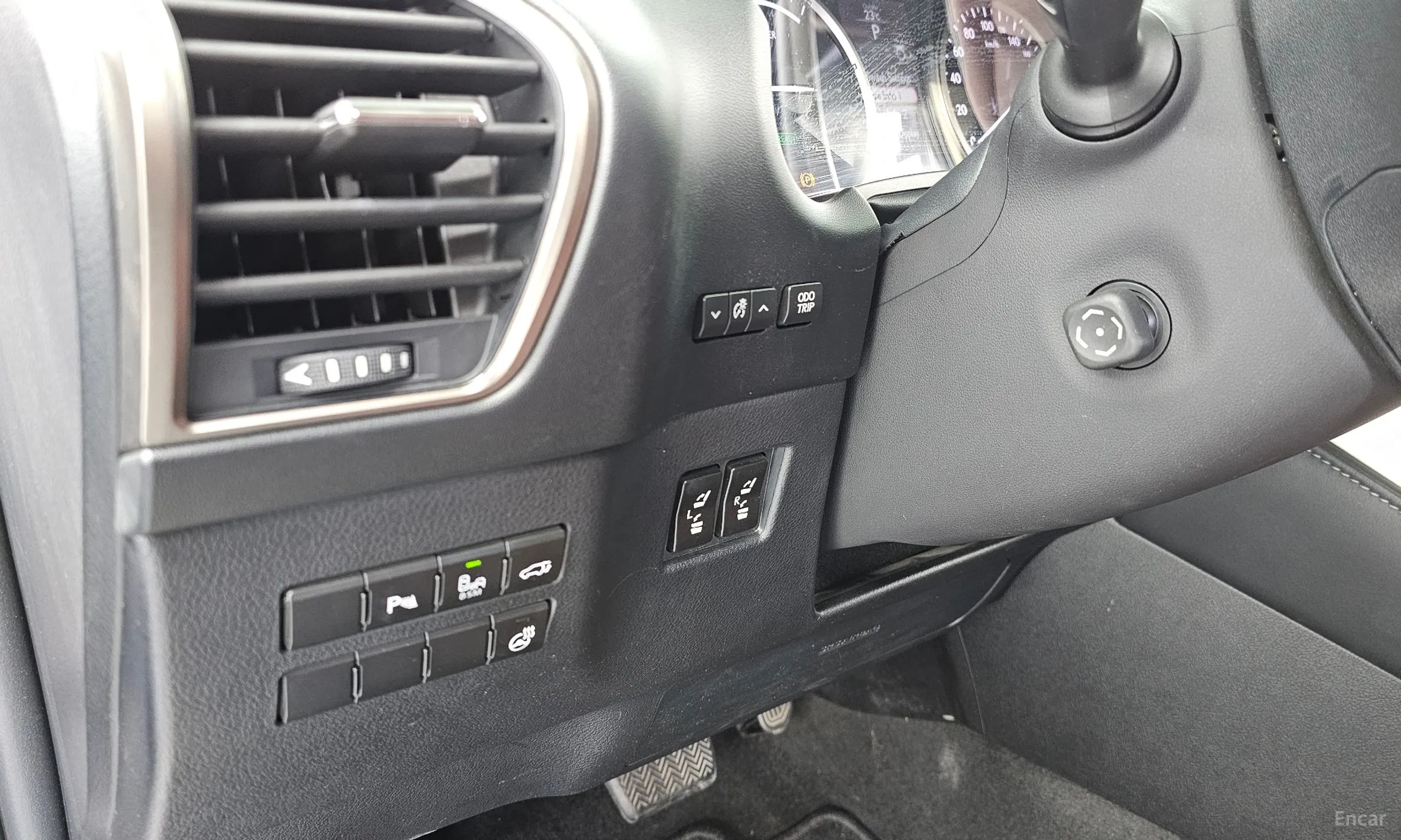 Lexus NX300h превью 16