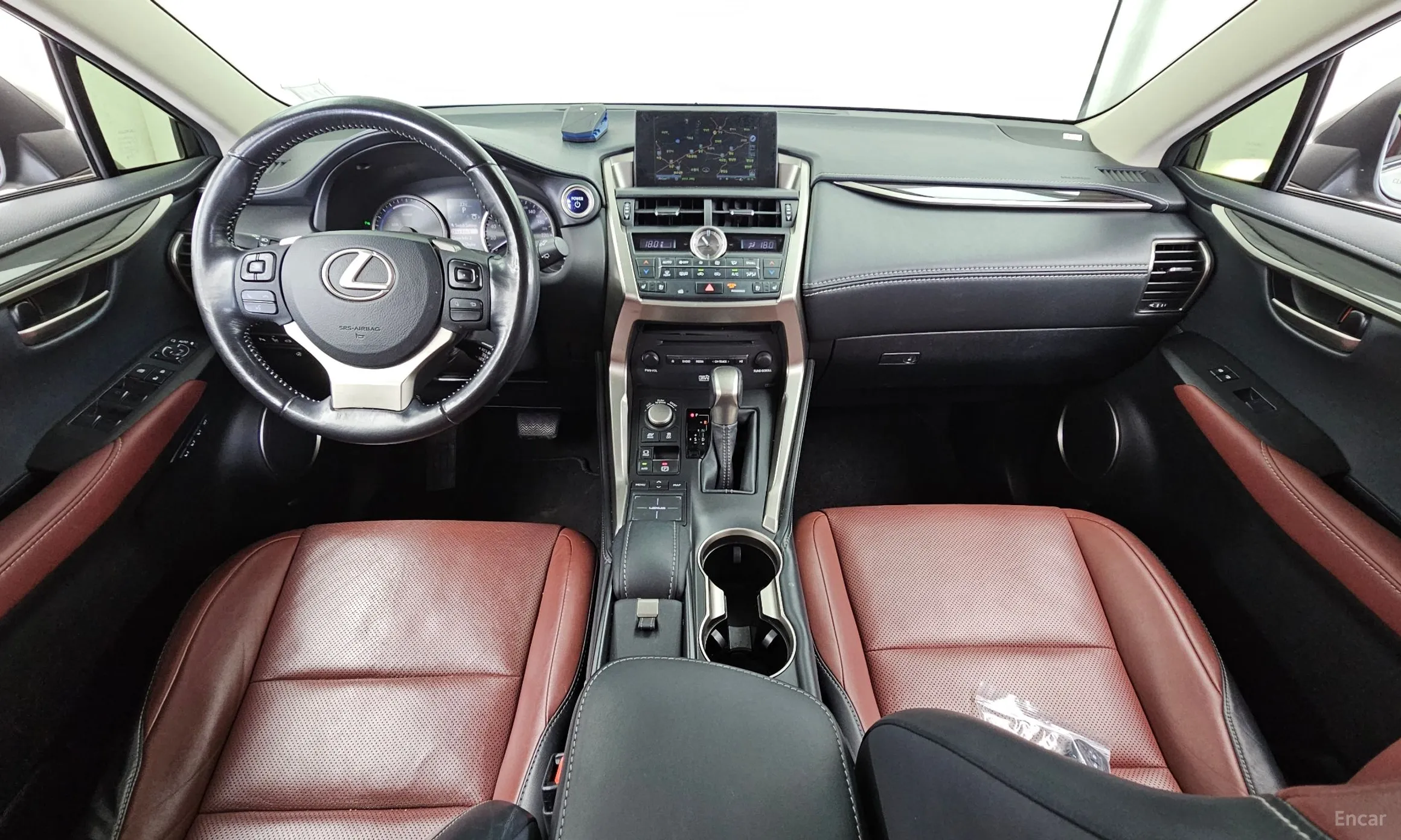 Lexus NX300h превью 7