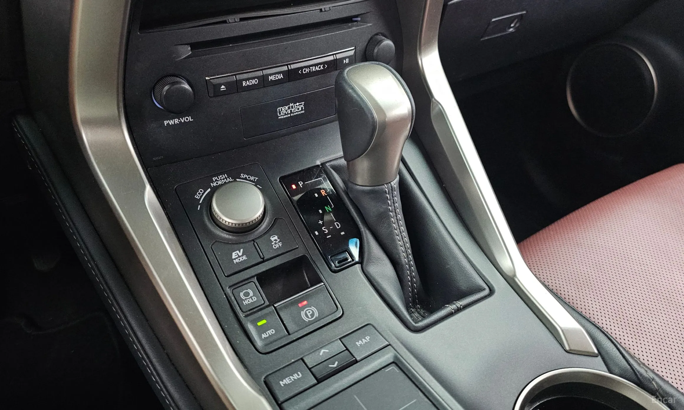 Lexus NX300h превью 9