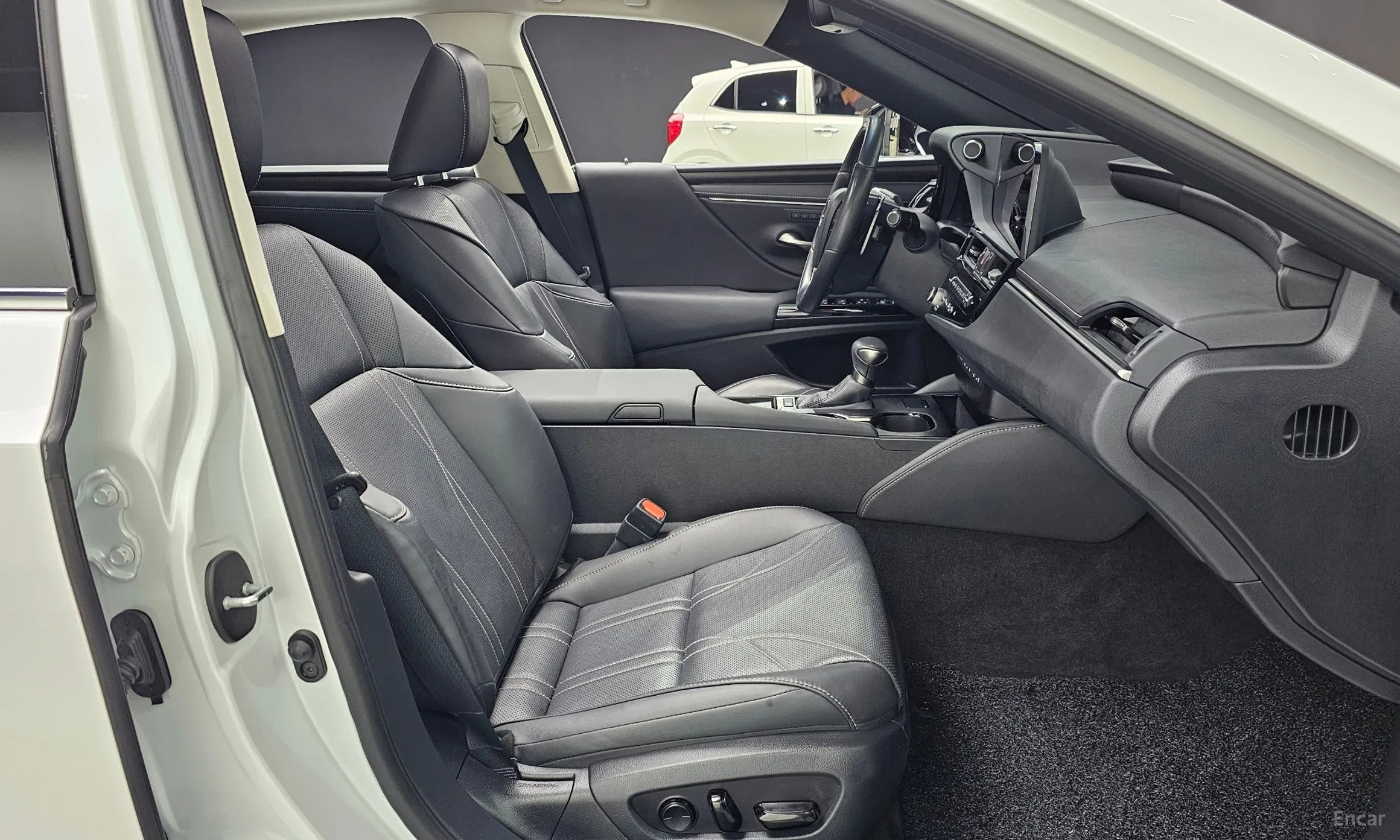 Lexus ES300h 7th Generation превью 12