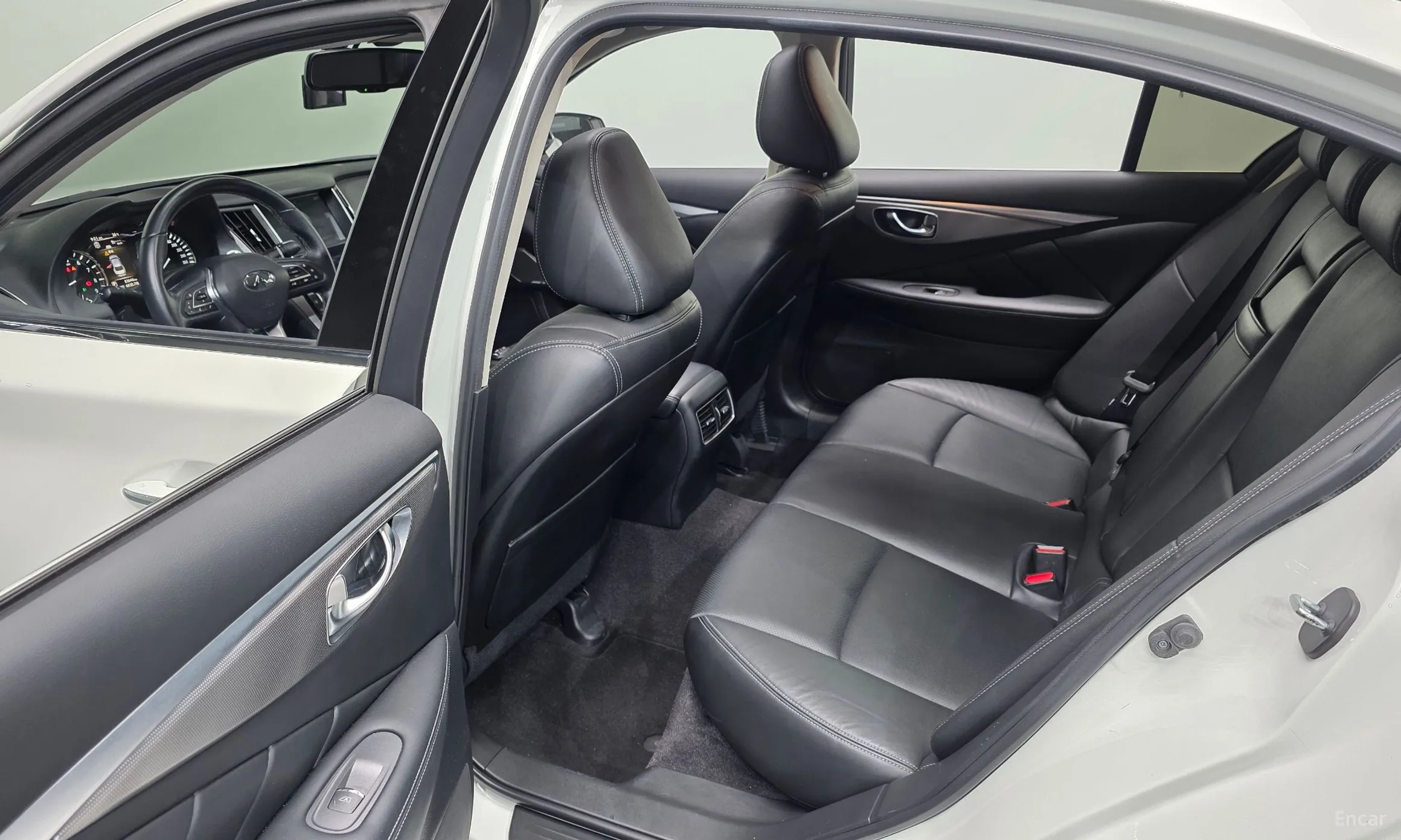 Infiniti Q50 превью 12