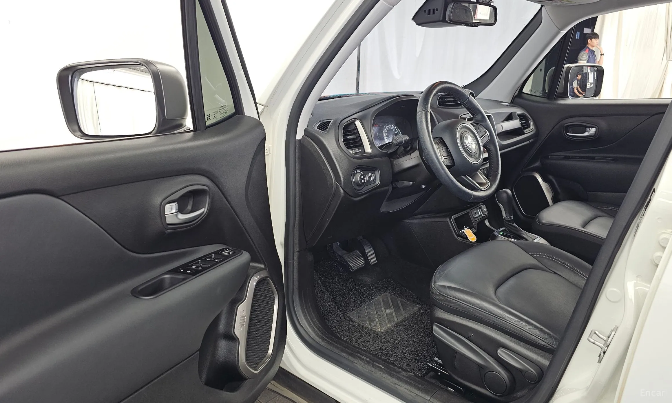 Jeep Renegade превью 10