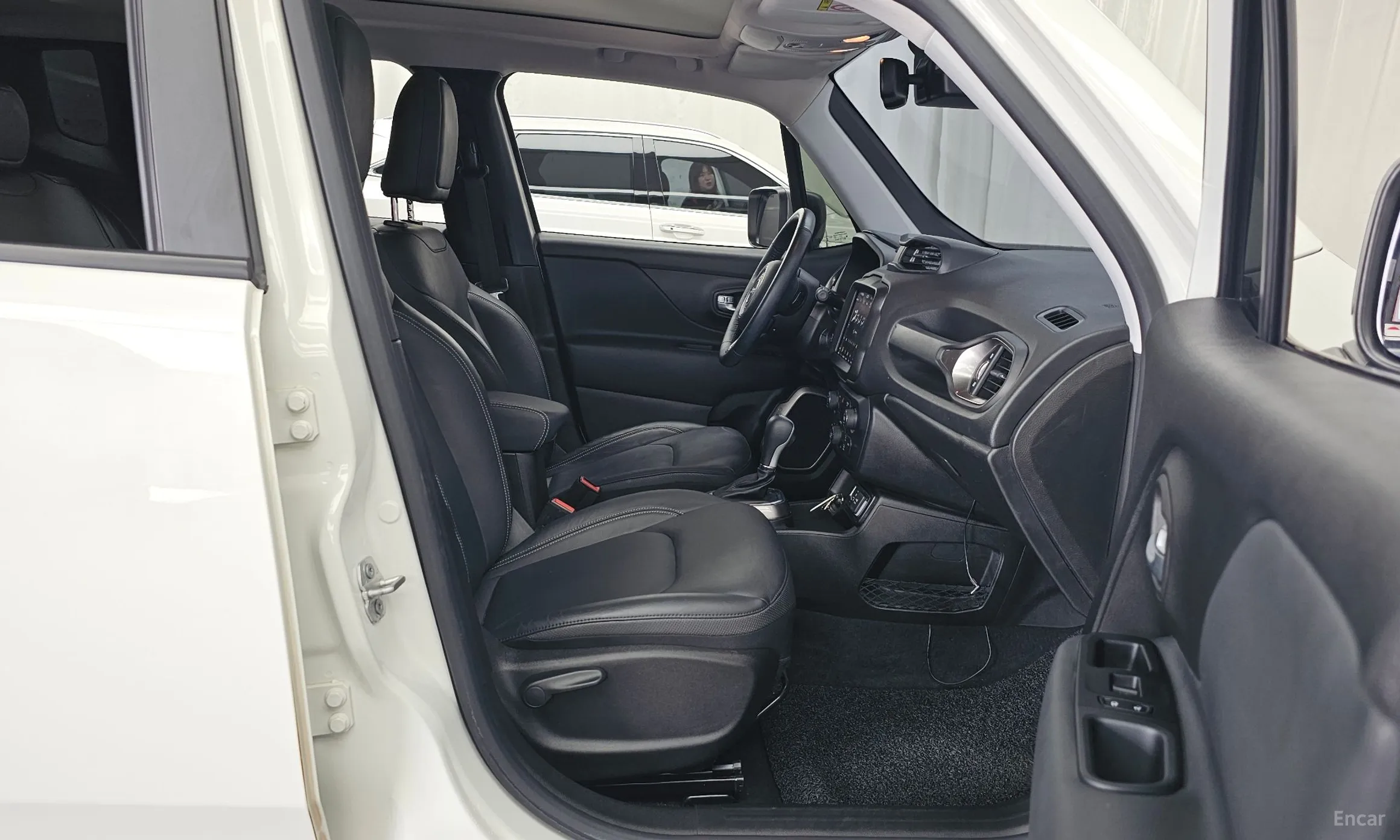 Jeep Renegade превью 11
