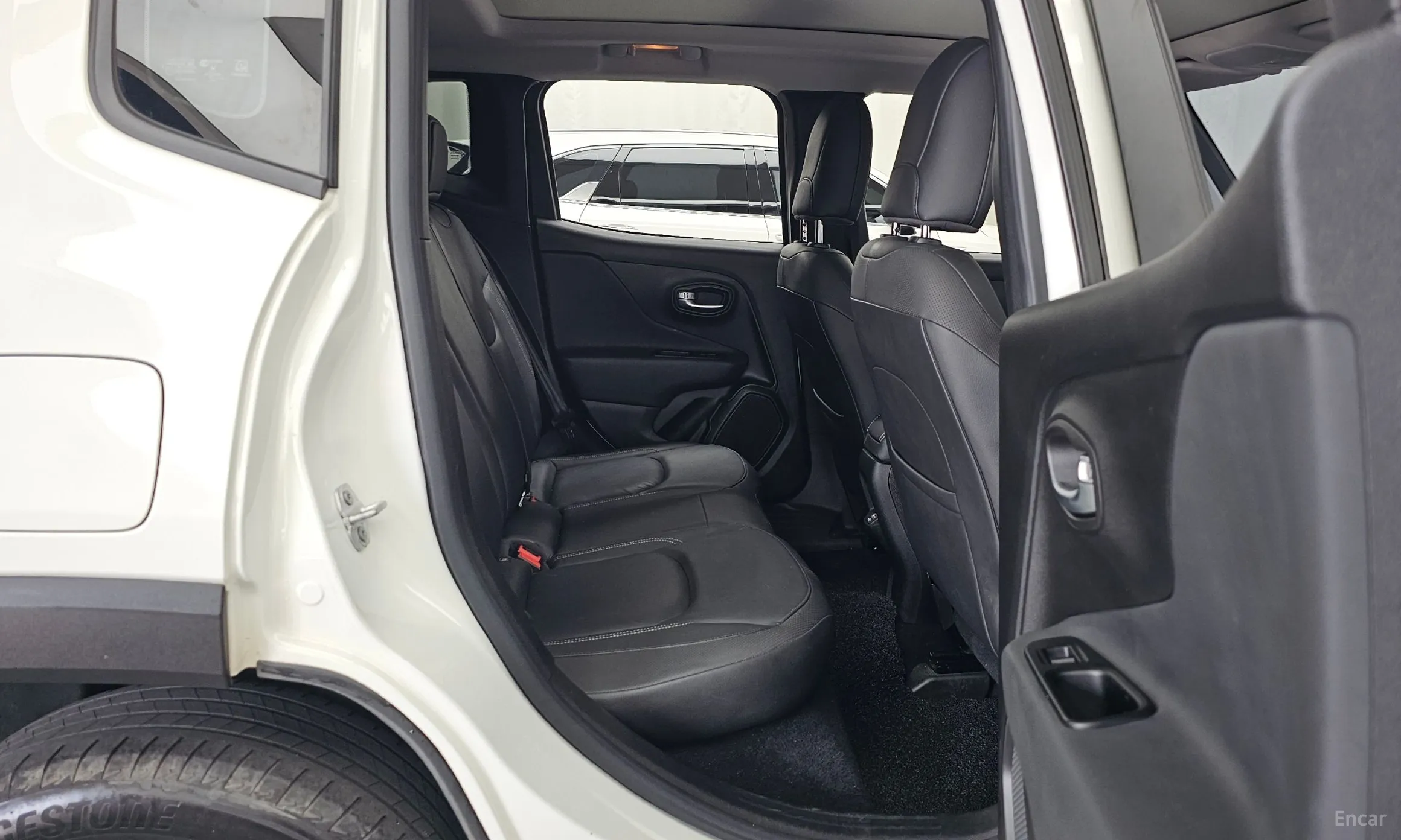 Jeep Renegade превью 12