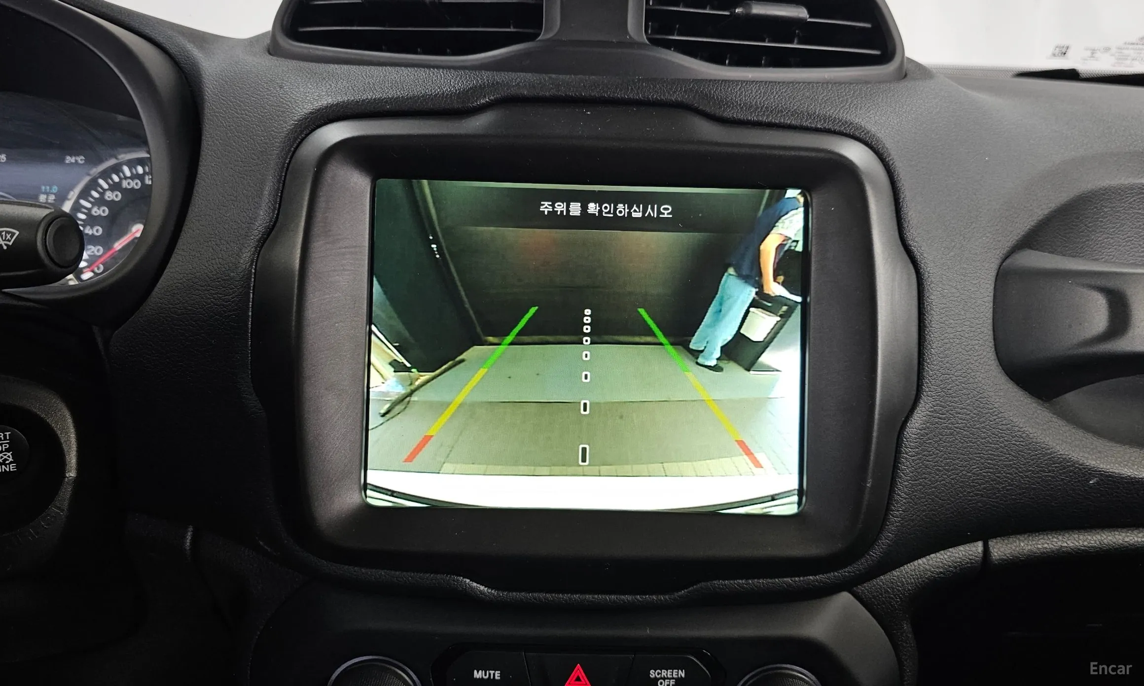 Jeep Renegade превью 15
