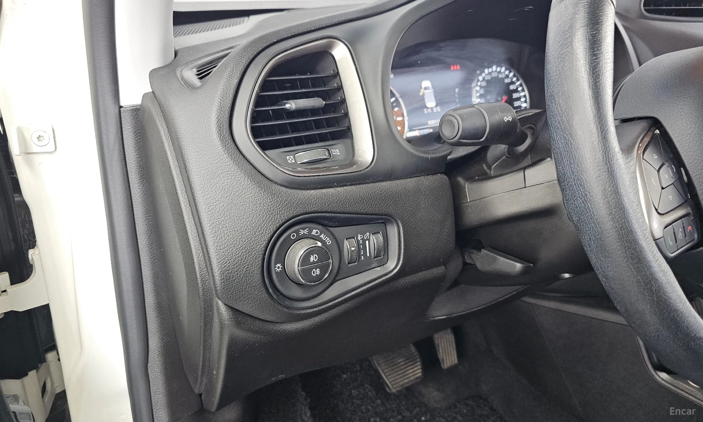 Jeep Renegade превью 19