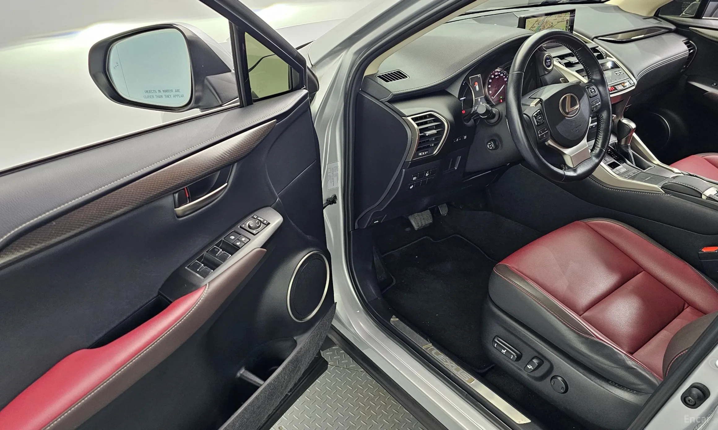 Lexus NX300h превью 10