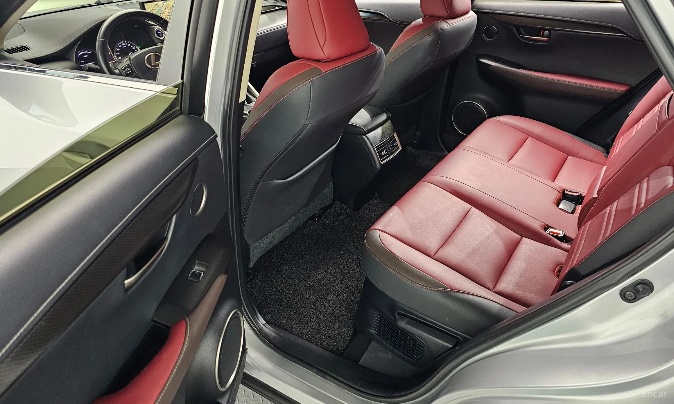Lexus NX300h превью 12