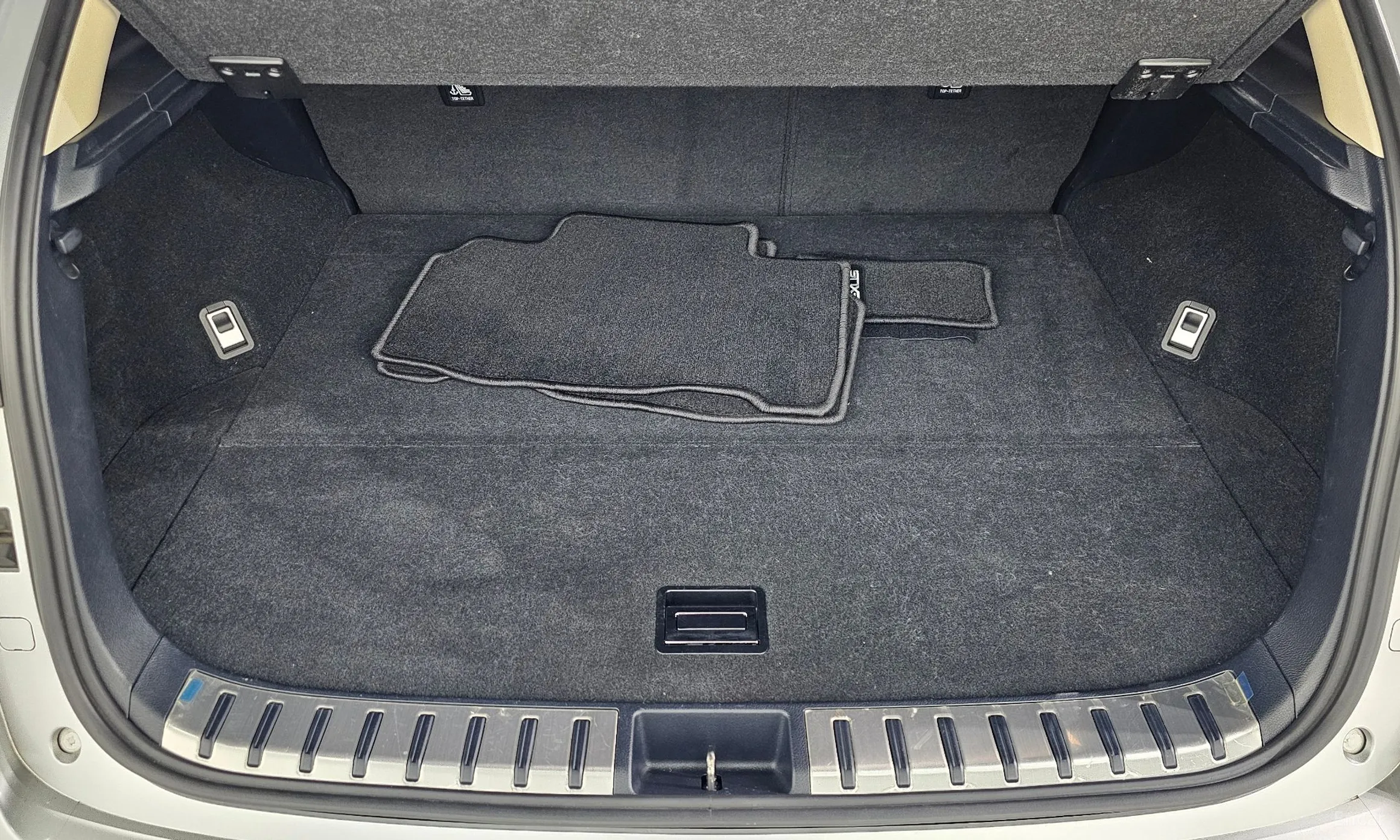 Lexus NX300h превью 15