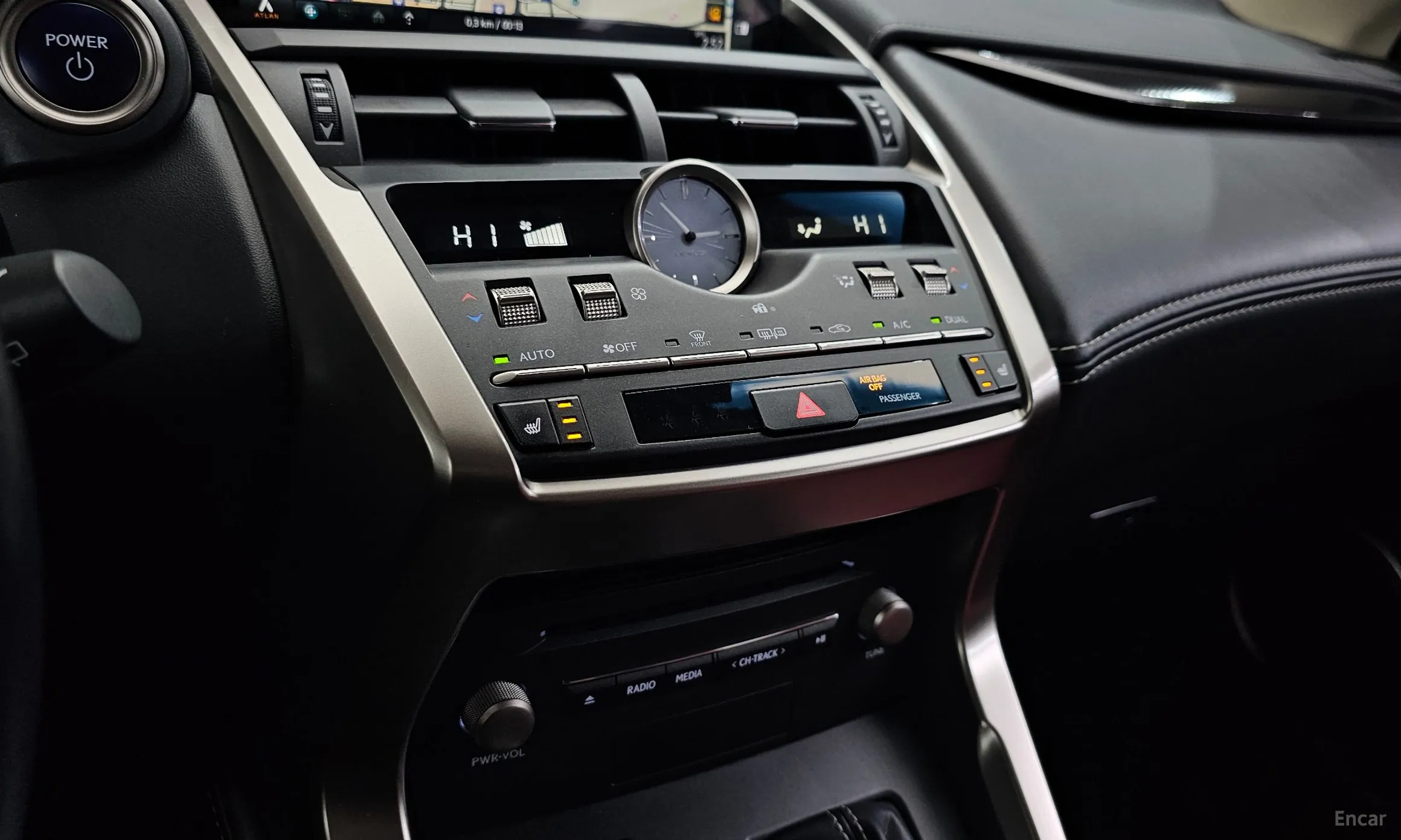 Lexus NX300h превью 18