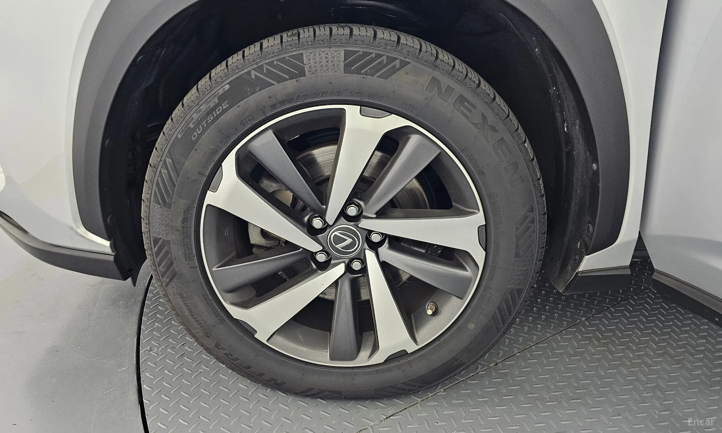 Lexus NX300h превью 5