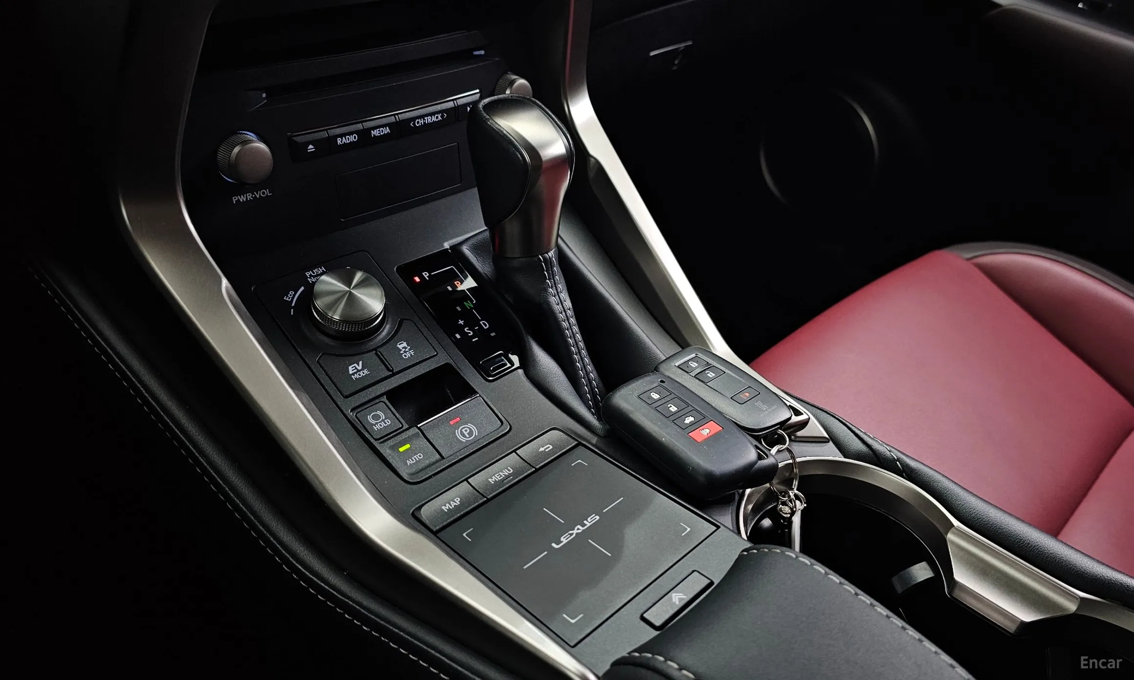 Lexus NX300h превью 9