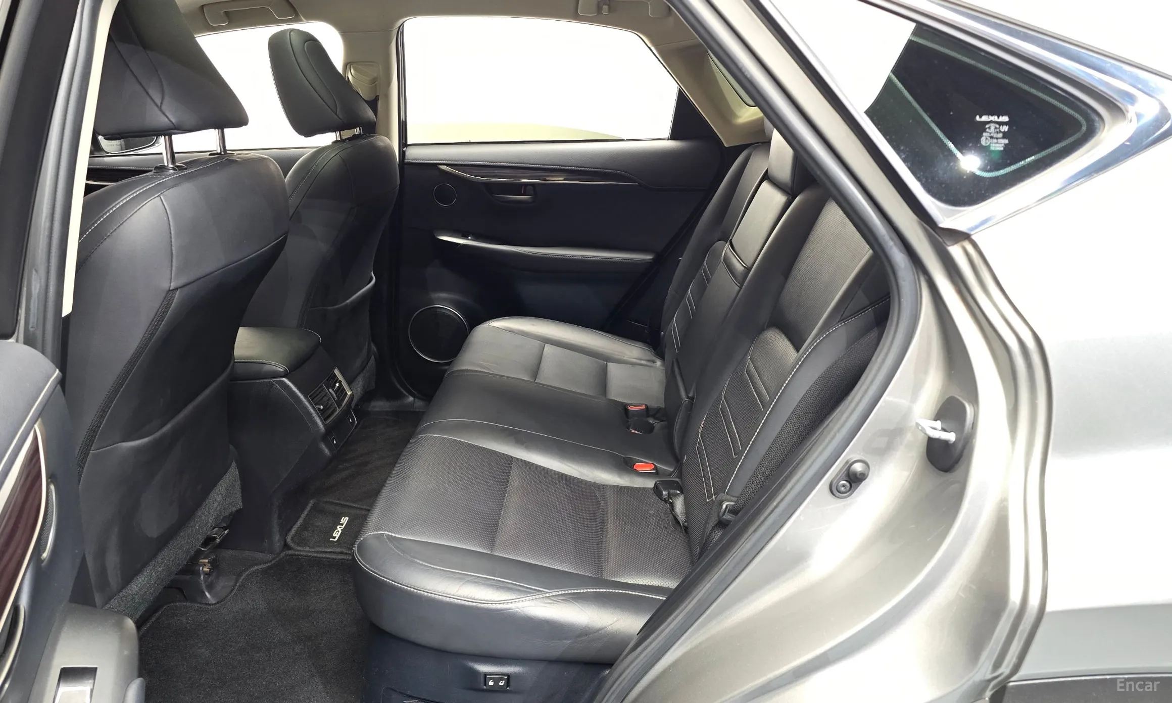 Lexus NX300h превью 11