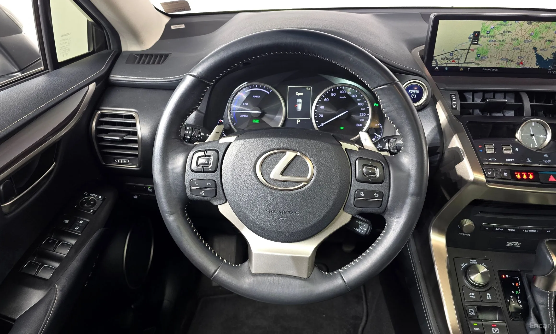 Lexus NX300h превью 14