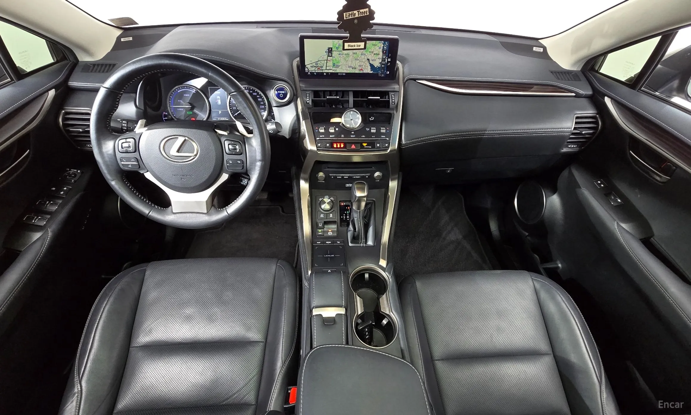 Lexus NX300h превью 7