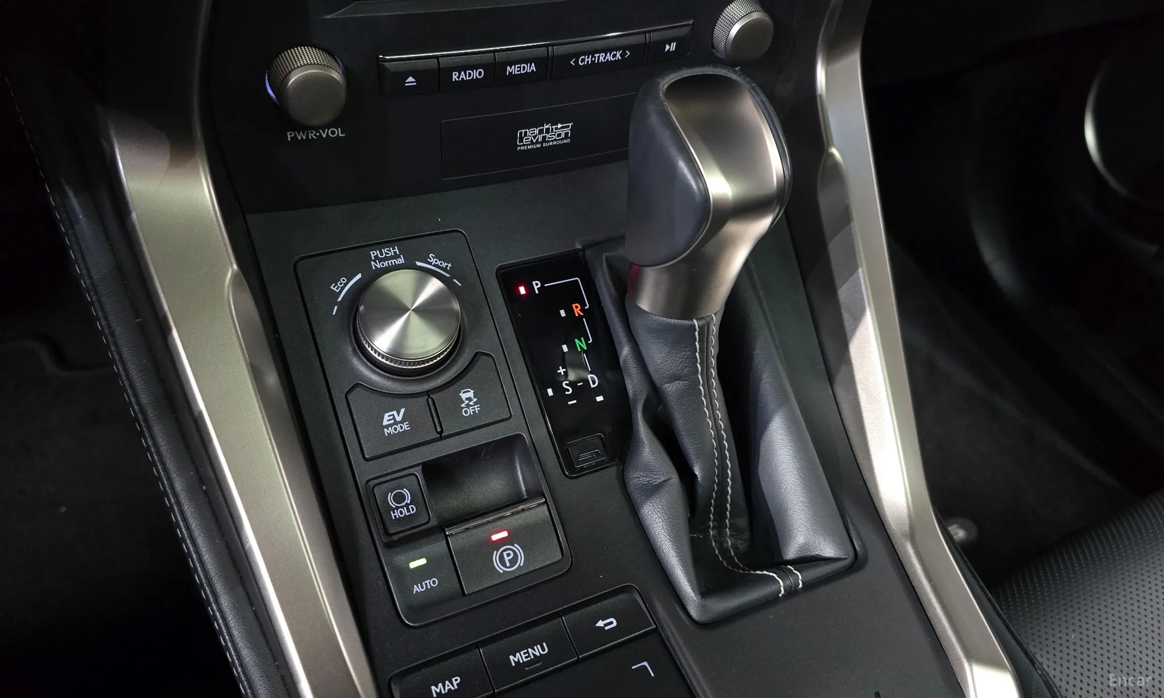 Lexus NX300h превью 9