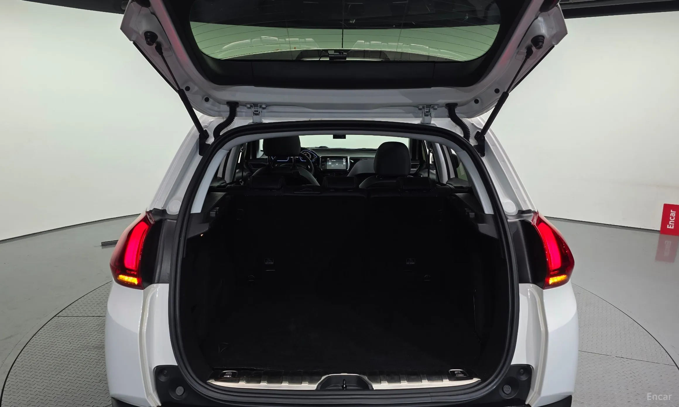 Peugeot 2008. превью 20